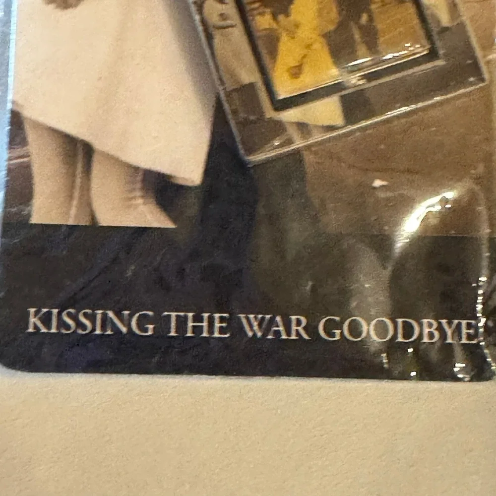 Kissing‎ The War Goodbye Keychain HIMC Navy Nurse Times Square New York